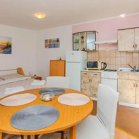 App Ladika 1 By Interhome Apartament *