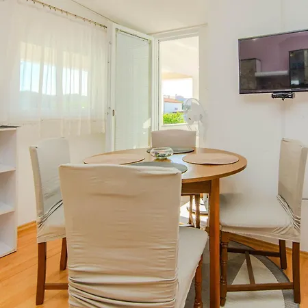 App Ladika 1 By Interhome Apartament *