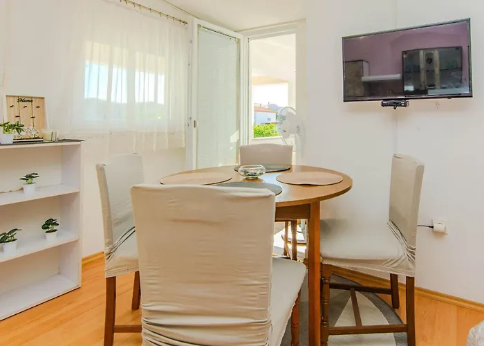 App Ladika 1 By Interhome Apartament *