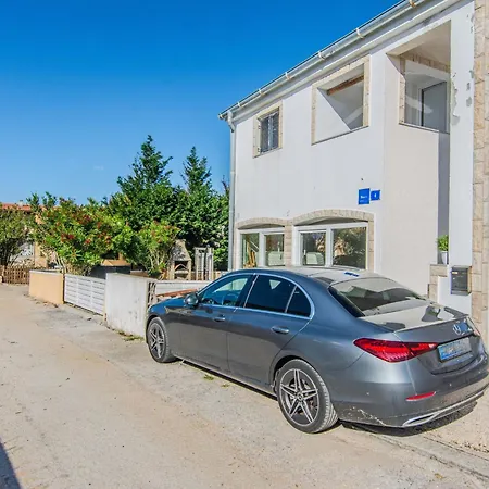 App Ladika 1 By Interhome